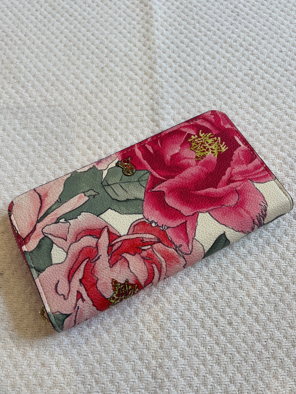 VS large zip wallet